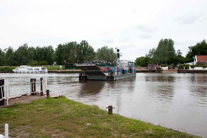 The Reedham Ferry crosses the River Yare 